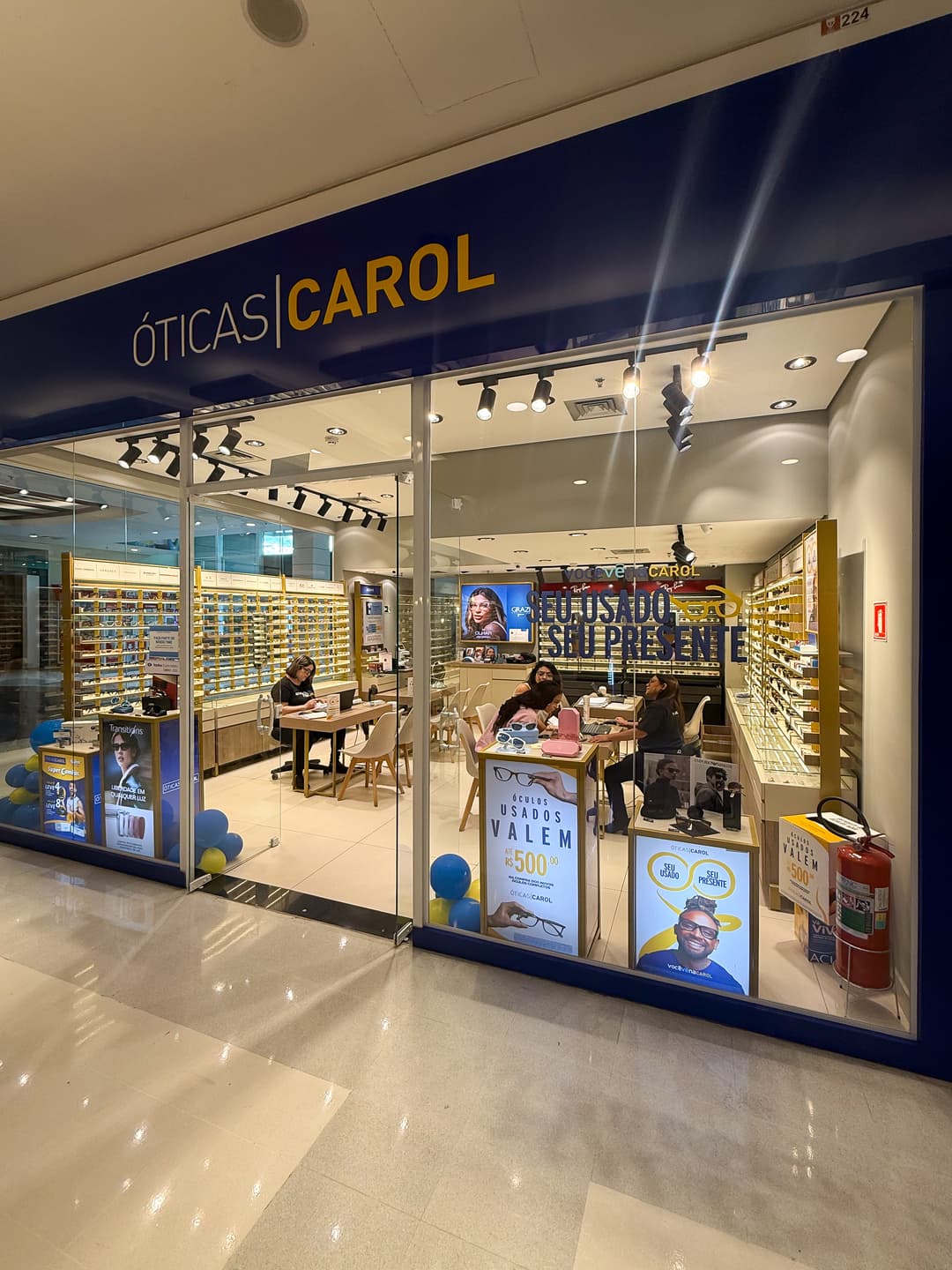 Logo da loja óticas carol